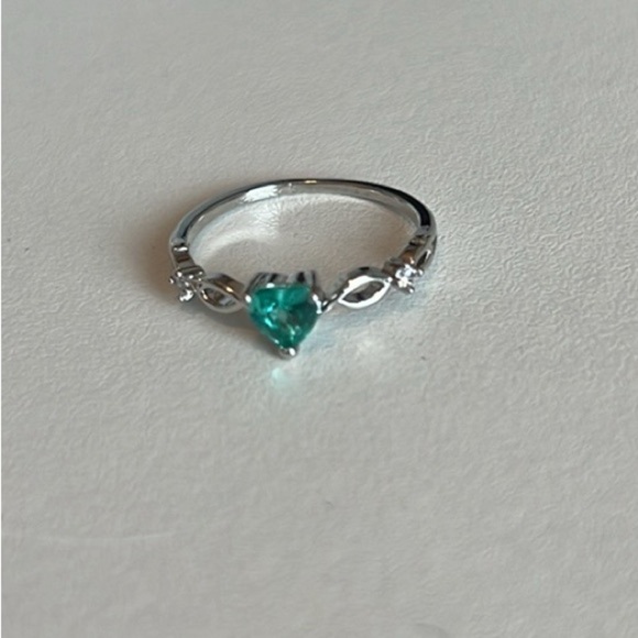 NWT Heart Shaped Silver Tone Multicolour Ring size 7 - Picture 2 of 5